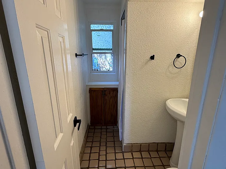 295 N Hill St #1 — Photo 13