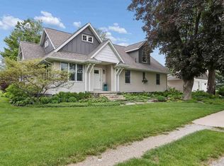 5401 Alburnett Rd, Marion, IA 52302