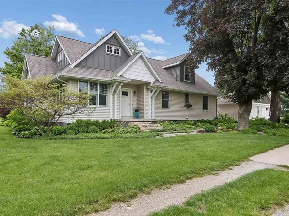 5401 Alburnett Rd, Marion, IA 52302