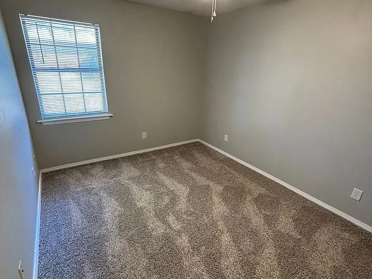 3320 N Detroit Ave — Photo 21