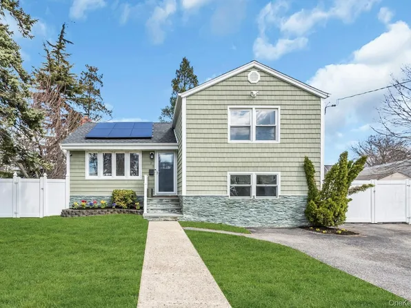 25 Young Street, West Babylon, NY 11704