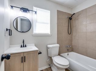 1833 Pelican Dr N, Azle, TX 76020