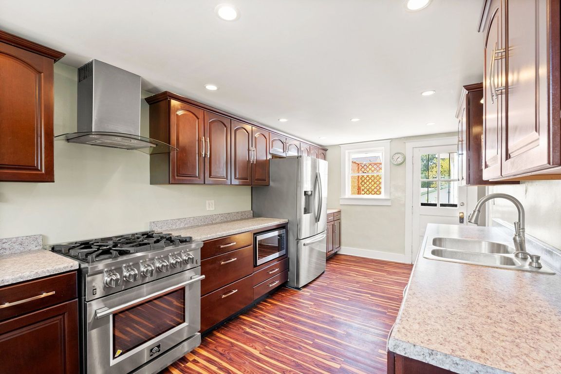 next background image