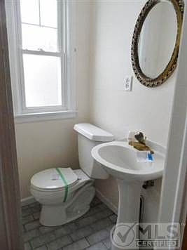 5th image of 803 Washington Ave