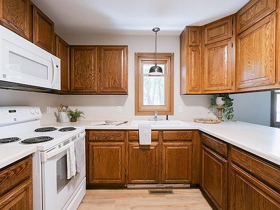 5th image of 603 7th St SW