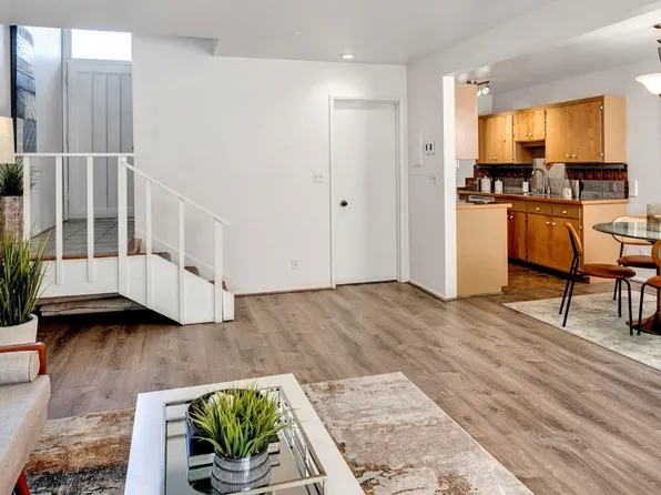 860 100th Ave NE APT 38, Bellevue, WA 98004