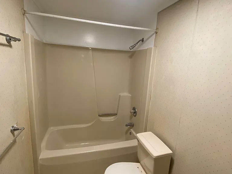 105 Grandview Ave — Photo 8