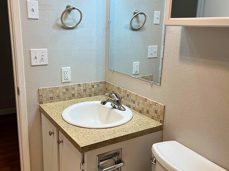 500 Jefferson St #8 — Photo 24