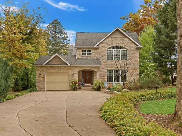 42065 N Old Lake Ave, Antioch, IL 60002