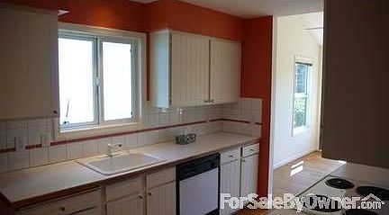 kitchen : dining area off the kitchen