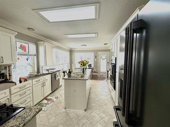 4th image of 110 Portulaca St