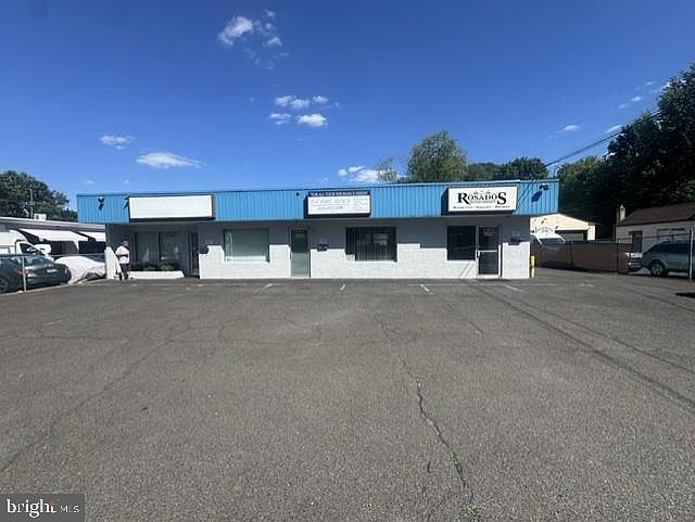 1st image of 1 Maple Ave