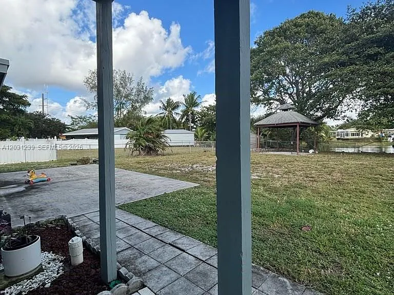 3921 SW 31st Dr — Photo 16