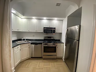 Rented by La Seven Inc.