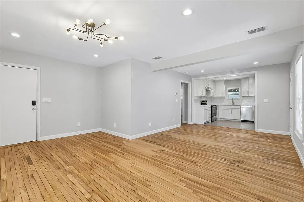 4 bed, 1196 sqft, $3,350 — Photo 3