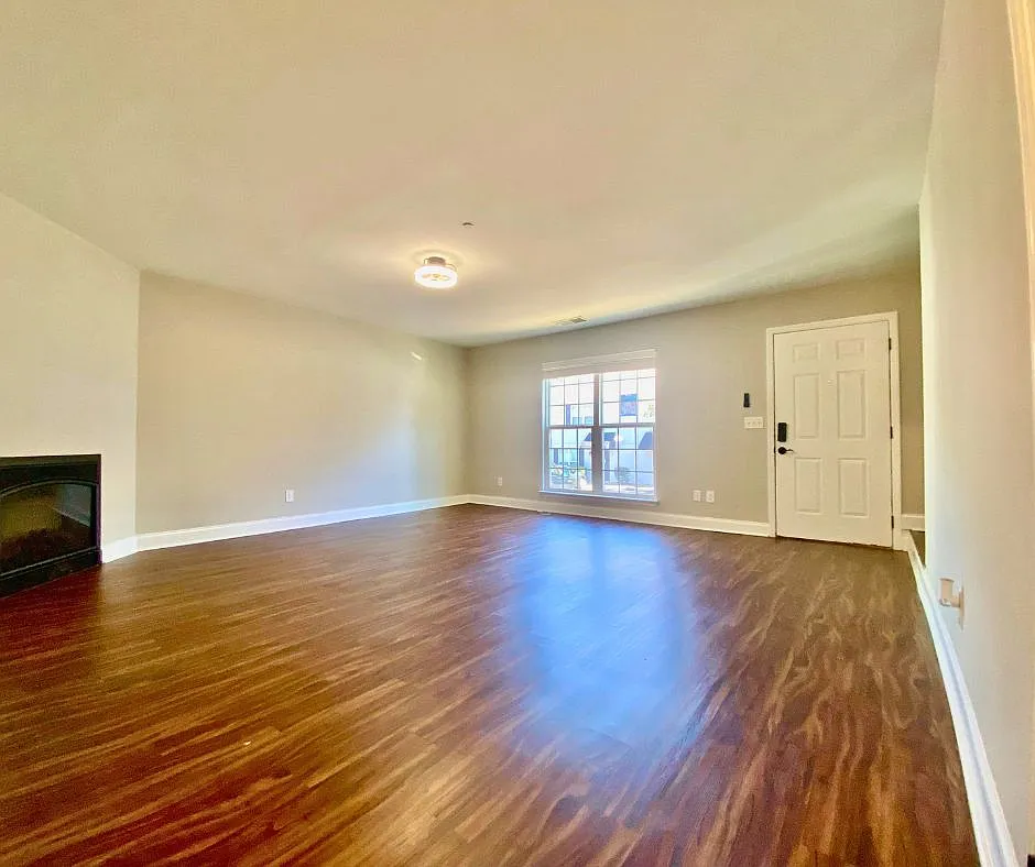 2 bed, 1408 sqft, $1,650 — Photo 2