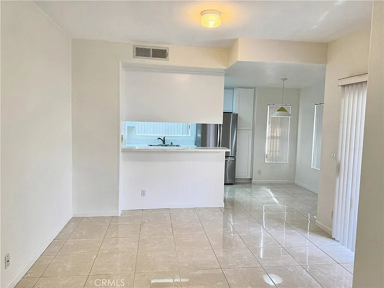 18319 Hart St #3 — Photo 6