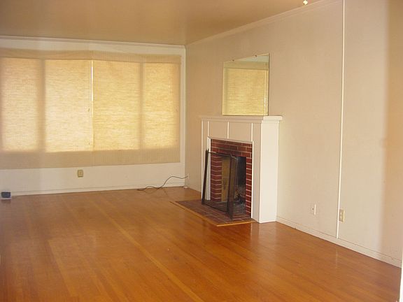 Living Room/Dining Area