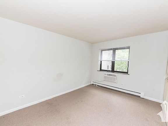 3rd image of 452 W Barry Ave #507