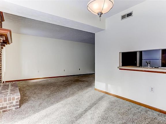 3rd image of 155 Shenandoah Trl