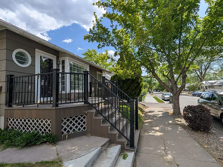 937 E Halliday St — Photo 1