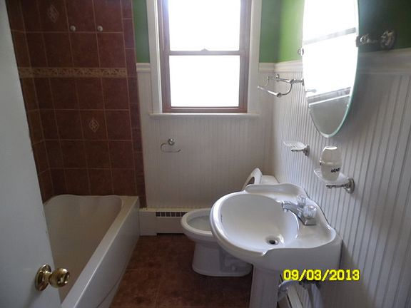 4th image of 1104 Plaza Dr