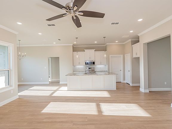 5th image of 410 Bluebonnet Cir