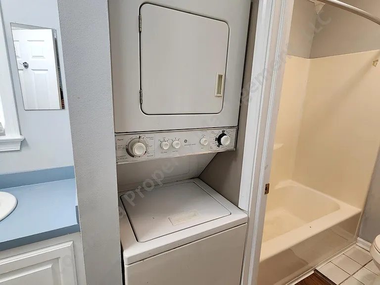 1227 Barnwell St #2 — Photo 8