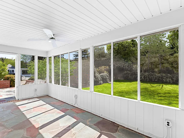 22 Aspatuck Rd — Photo 9