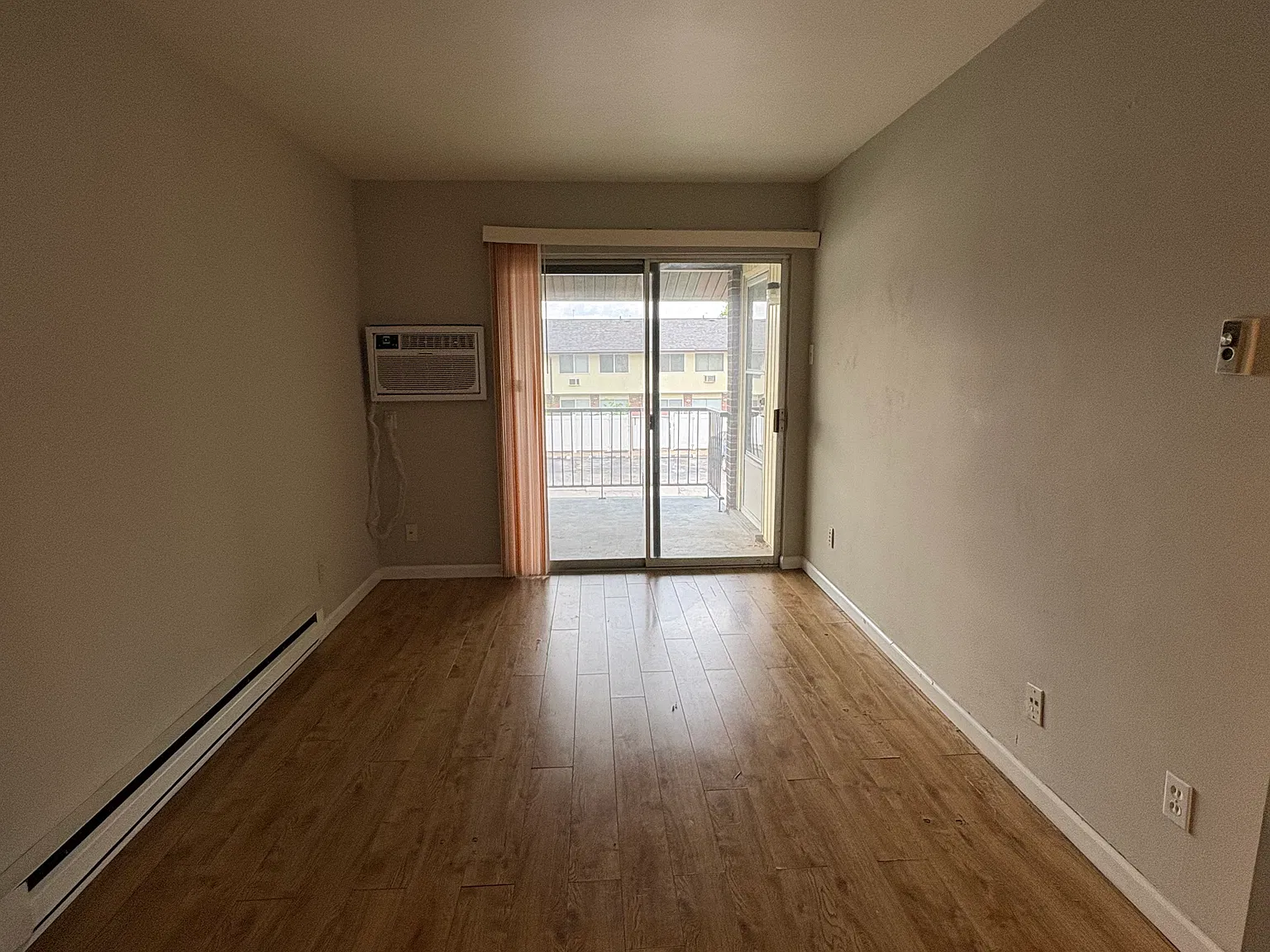 1 bed, 700 sqft, $1,095 — Photo 3