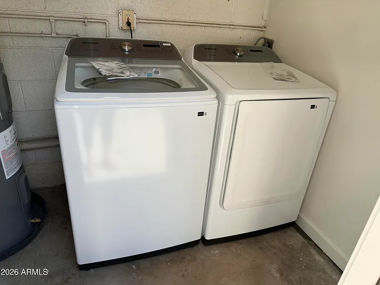 6024 W Golden Ln — Photo 11