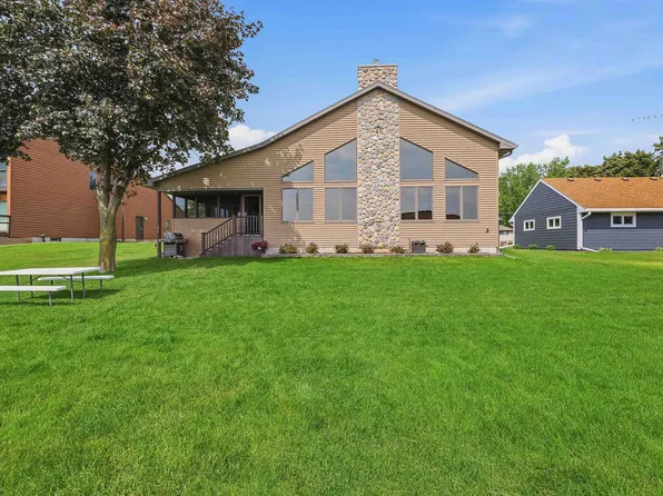 6322 Black Wolf Point Rd, Oshkosh, WI 54902