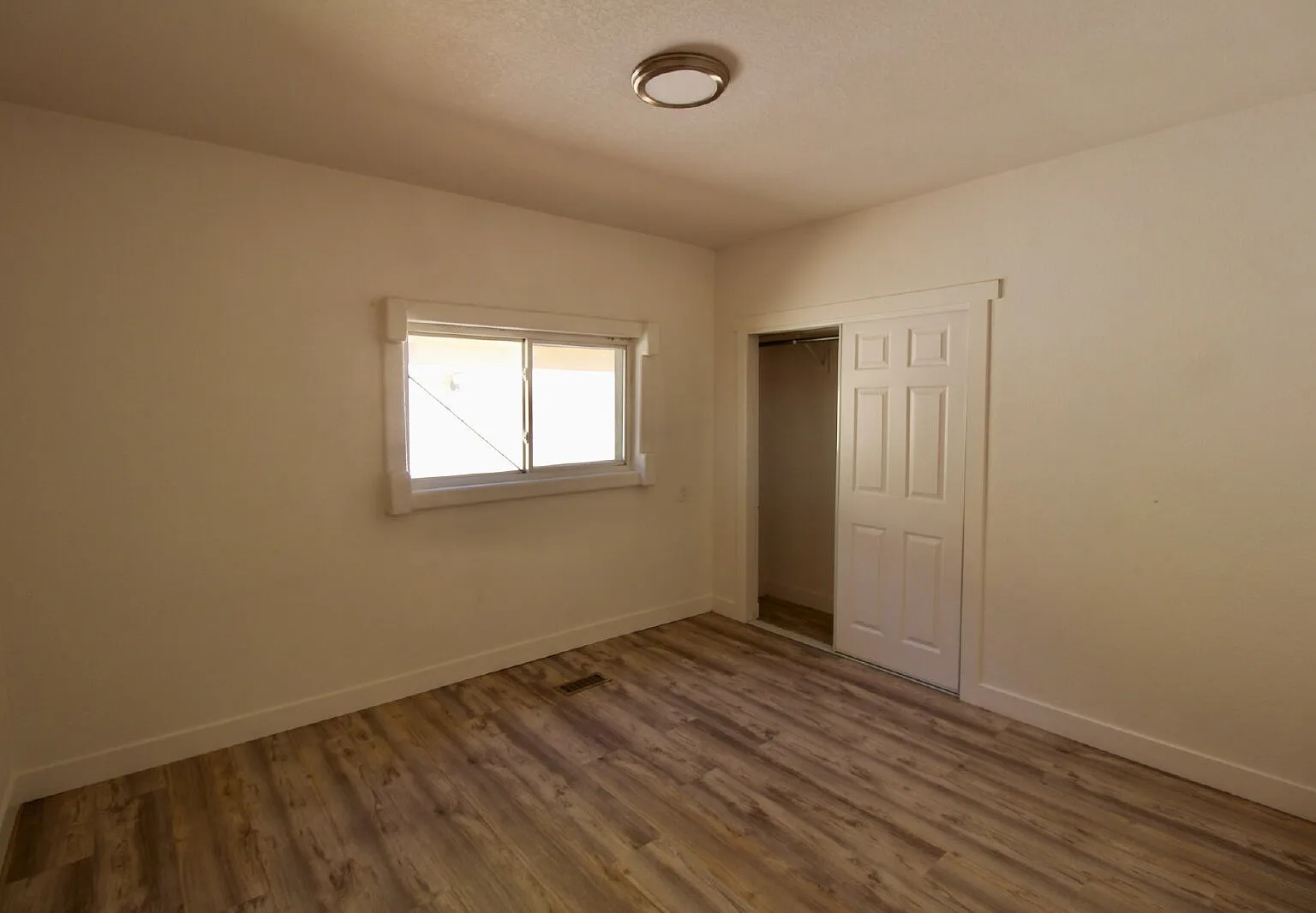Available now - Updated 5BD/3BA — Photo 4