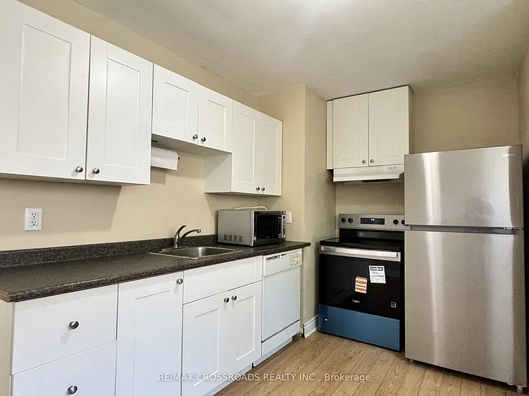 21 Davis Rd #MAIN — Photo 3