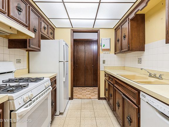 5th image of 1623 Ashland Ave APT 2C