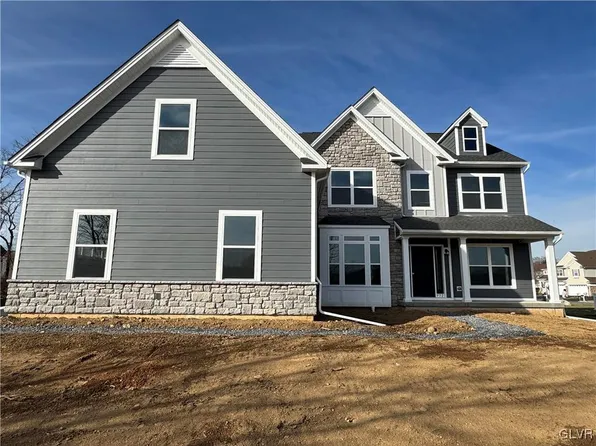 972 Fairway Dr #33, Forks Township, PA 18040
