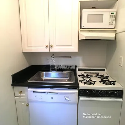 Rented by Manhattan Connection | media 17