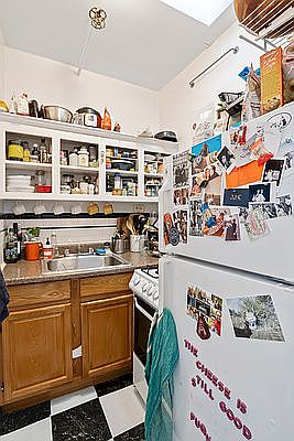 4th image of 275 Henry St APT A5