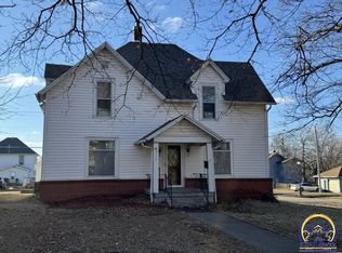715 Shawnee St, Hiawatha, KS 66434