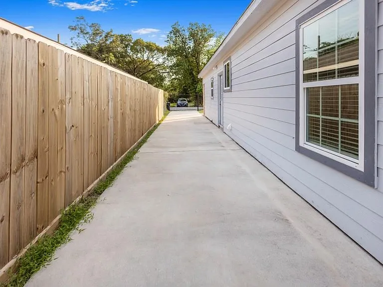 3234 Berry St — Photo 31