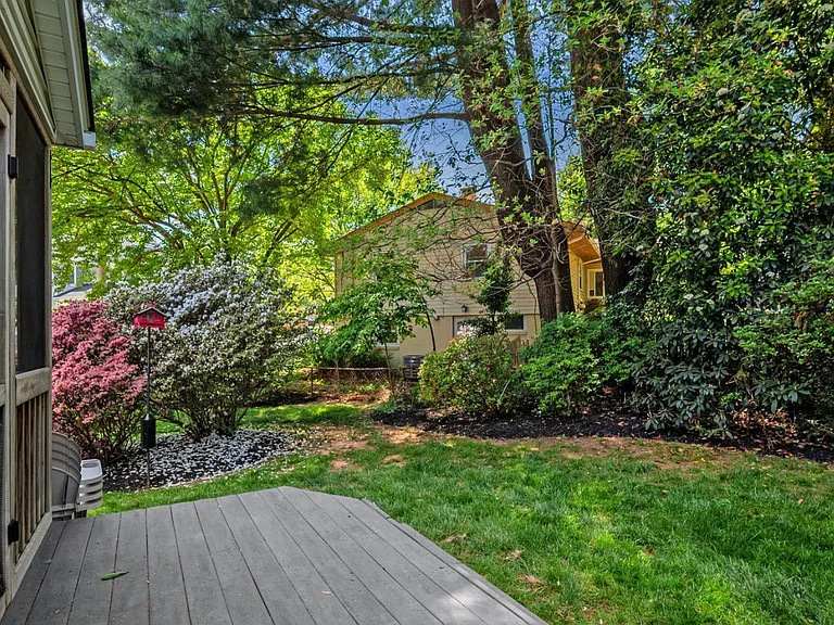 1109 Hillcrest Dr SW — Photo 42