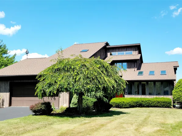 935 Springview Dr, Endicott, NY 13760