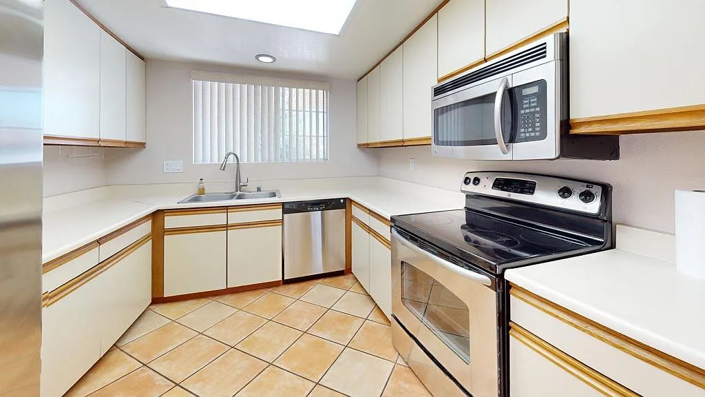 2 bed, 2.0 bath, 1175 sqft, $2,350 — Photo 4