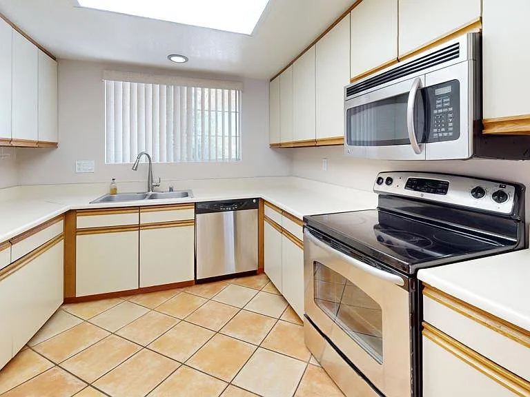 505 S Farrell Dr #O90 — Photo 4