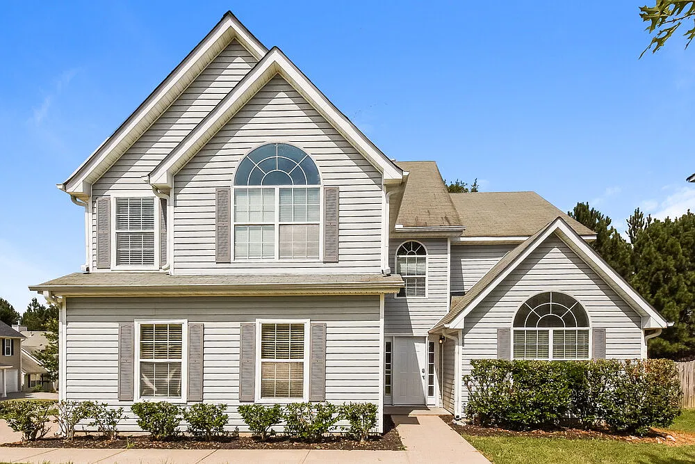 4 bed, 3.0 bath, 2670 sqft, $2,175 — Photo 1