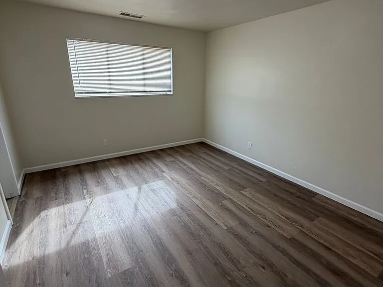 1409 Roberts Ave — Photo 10