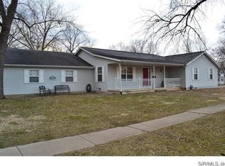 1310 Jefferson St, Carlyle, IL