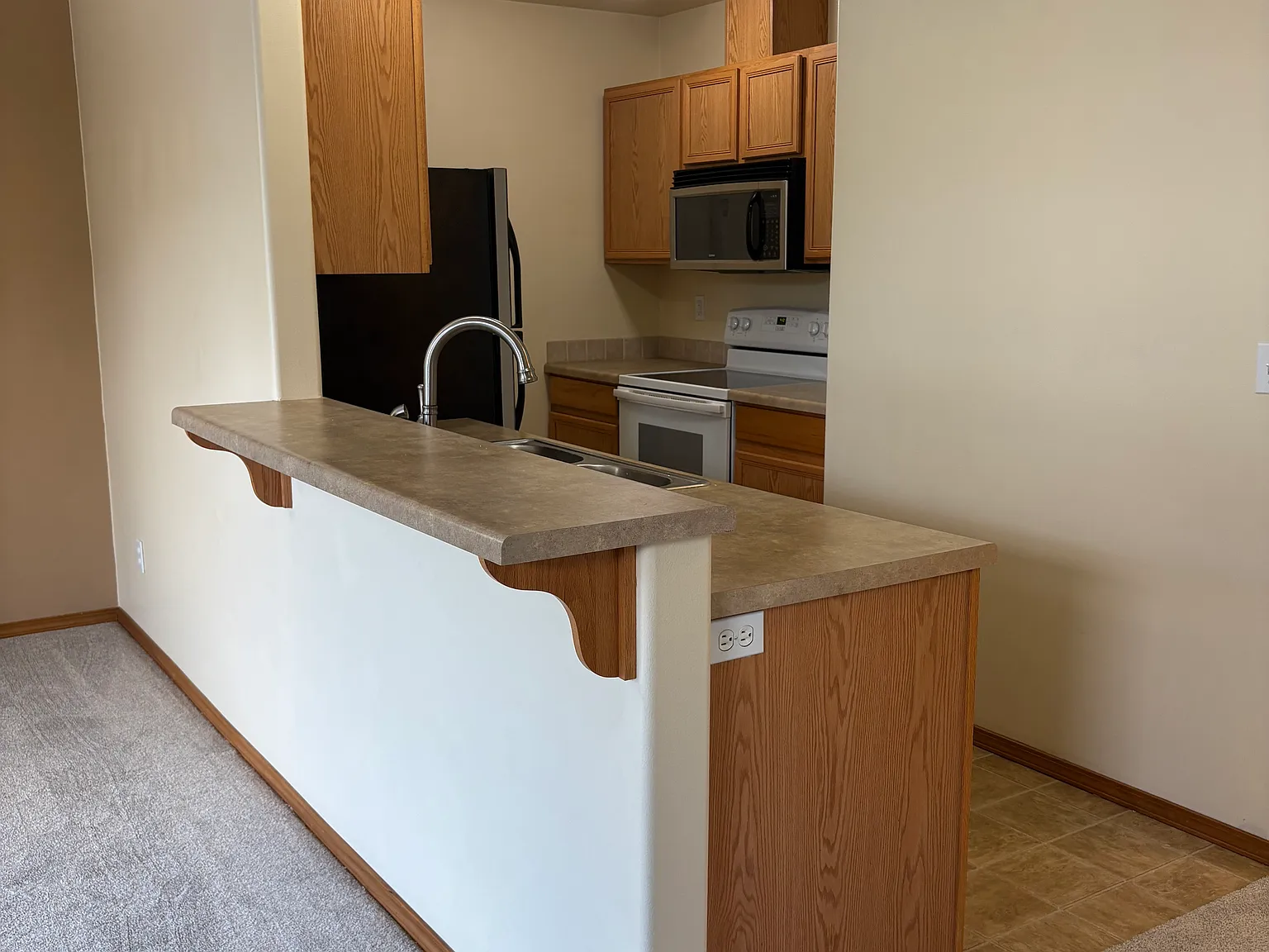 3 bed, 1081 sqft, $1,950 — Photo 4