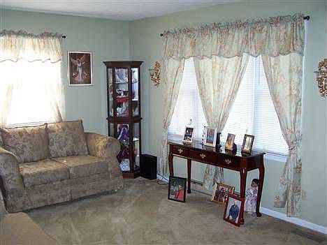 5th image of 346 Sunnydale Ave
