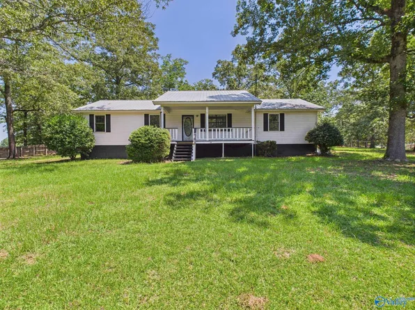 57 11th St E, Winfield, AL 35594